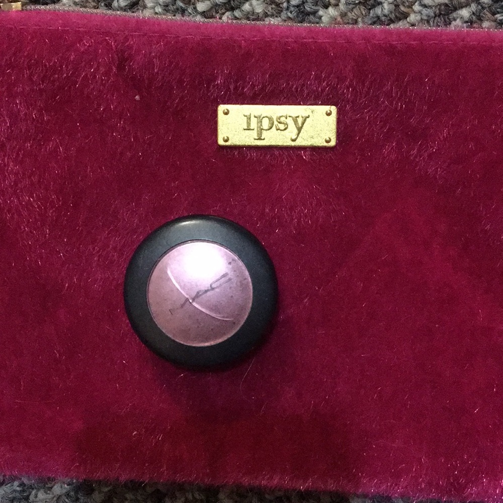 MAC Veluxe pearl eyeshadow